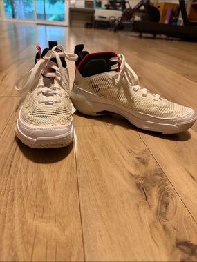 Nike Jordans 6Y (women’s 7.5)